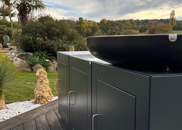 Projet LYJO cuisine extérieure fabriquée en France brasero plancha - Studio LUBY